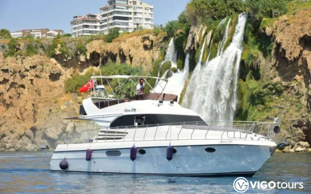 Private Motoryacht Tour in Antalya | Exklusive Türkisbuchten