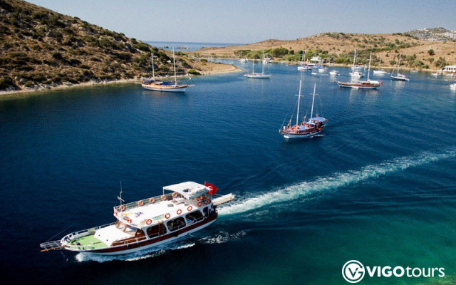 Didim Daily Boat Trip: Swim, Sunbathe, and Enjoy the Aegean